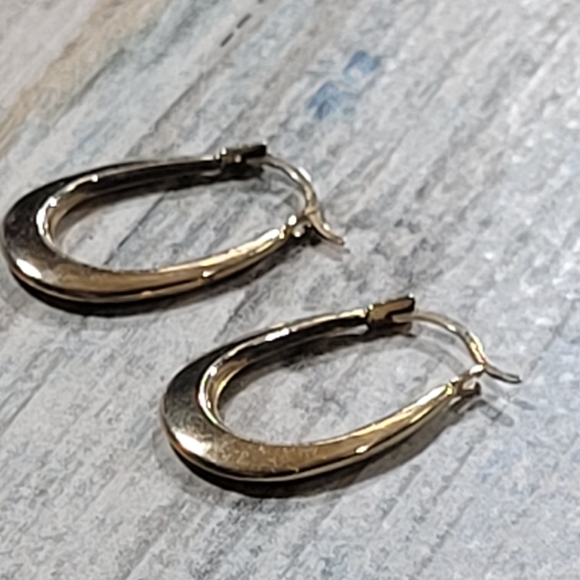 Ma 14k Oval little Hoop Earrings. - Picture 4 of 12